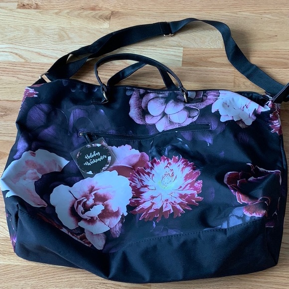 Handbags - NWT Holiday Weekender